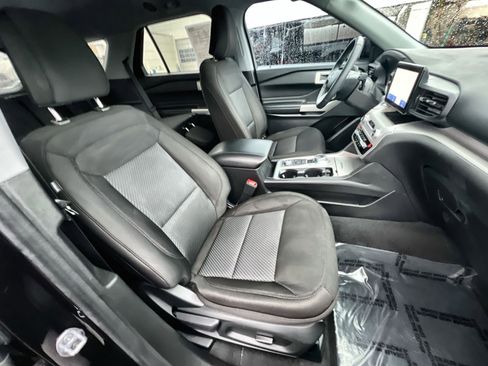 Used 2023 Ford Explorer XLT image 26
