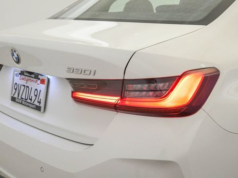 Used 2026 BMW 330i xDrive Sedan w/ Premium Package AWD/4WD image 11