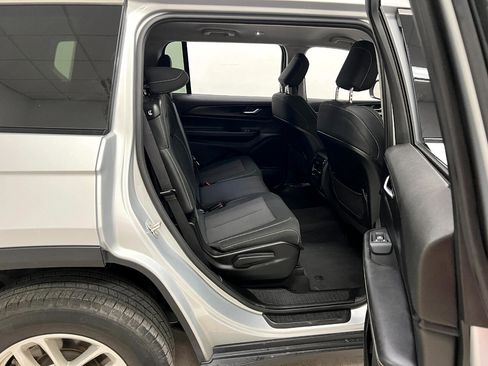 Used 2023 Jeep Grand Cherokee L Laredo image 29