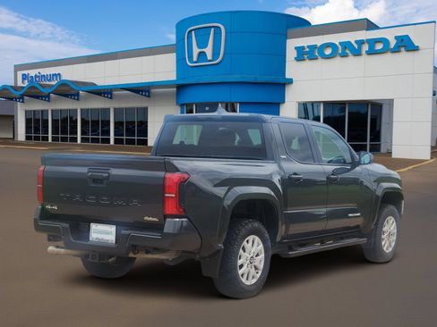 Used 2024 Toyota Tacoma SR5 AWD/4WD image 4