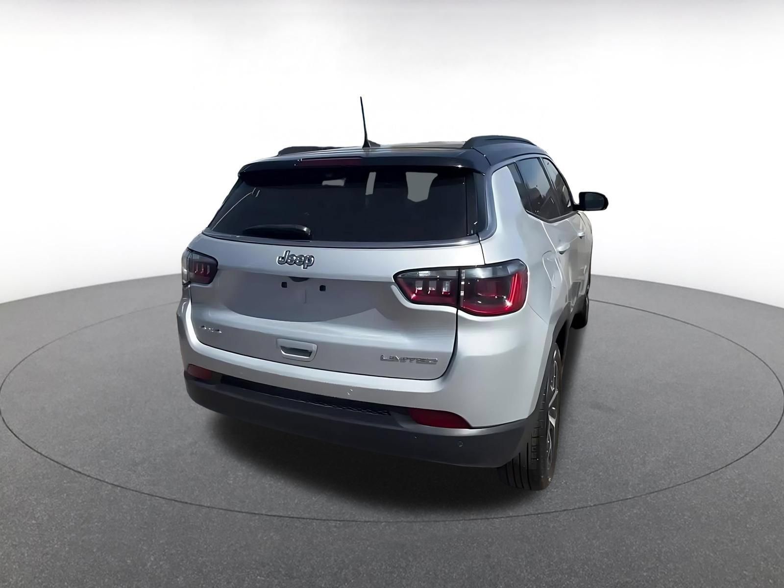 Used 2025 Jeep Compass Limited AWD/4WD image 14