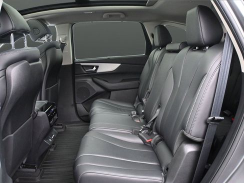 Used 2023 Acura MDX SH-AWD w/ Technology Package image 9