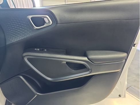 Used 2025 Kia Soul EX image 14