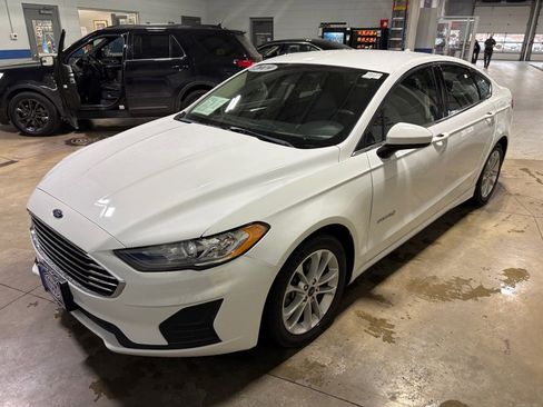 Used 2019 Ford Fusion SE image 4