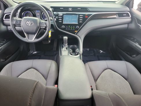 Used 2018 Toyota Camry LE image 28
