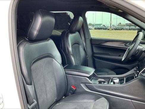Used 2025 Jeep Grand Cherokee L Altitude RWD image 11
