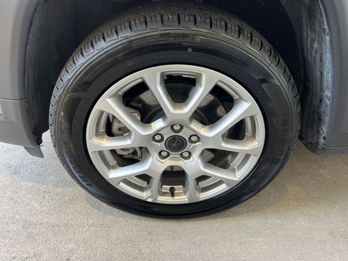 Used 2025 Jeep Compass Limited image 30