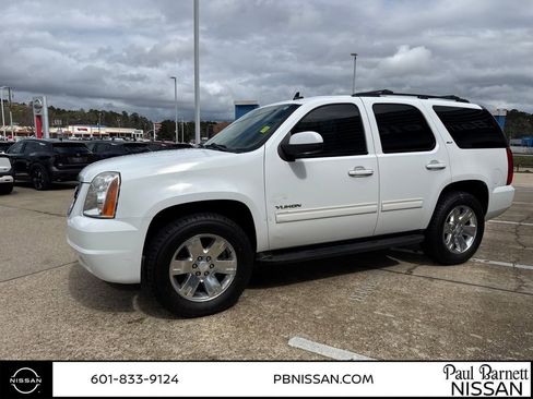 Used 2011 GMC Yukon SLT image 2