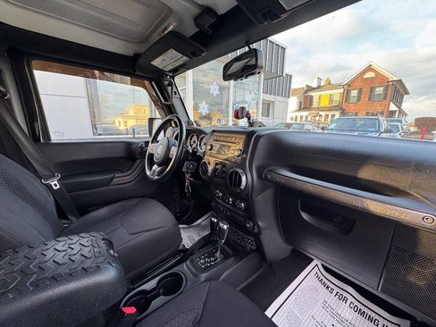 Used 2013 Jeep Wrangler Unlimited Sport image 14
