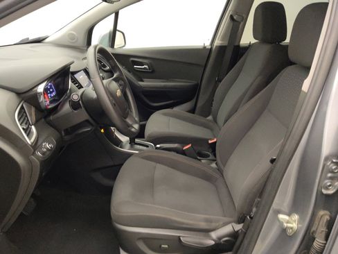 Used 2020 Chevrolet Trax LS w/ Tint and Cruise Package FWD image 17