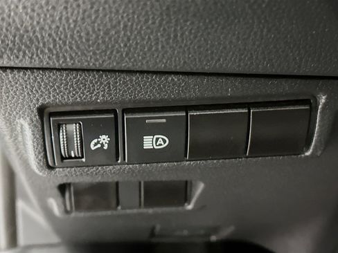 Used 2025 Toyota Corolla Cross LE image 17