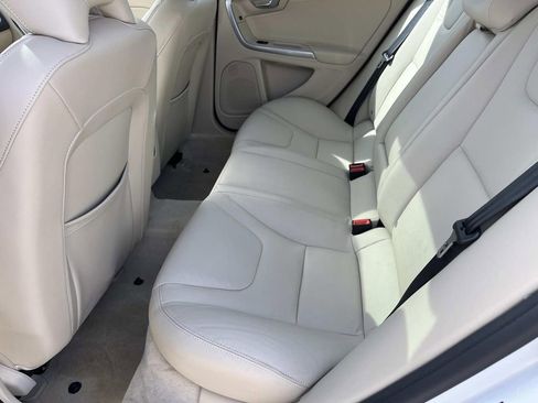 Used 2016 Volvo S60 T5 Premier w/ Convenience Package image 17