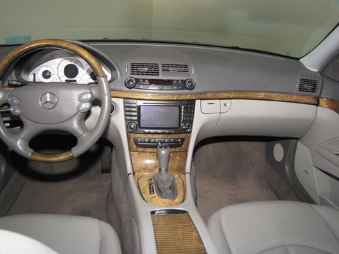 Used 2007 Mercedes-Benz E 350 Sedan image 14