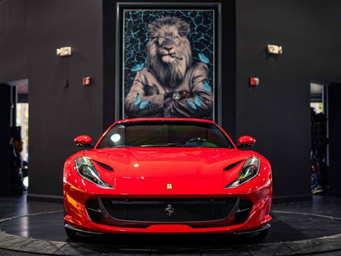 Used 2020 Ferrari 812 Superfast RWD image 17
