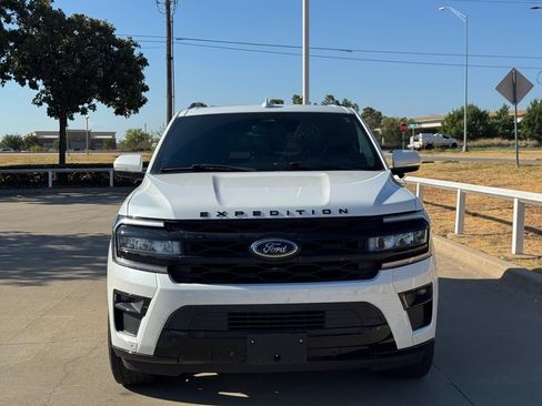 Used 2024 Ford Expedition Limited RWD image 2