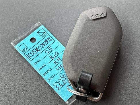 Used 2025 Kia K4 LXS image 32