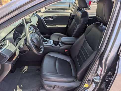 Used 2021 Toyota RAV4 Limited AWD/4WD image 2