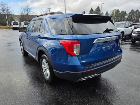 Certified 2022 Ford Explorer XLT w/ Equipment Group 202A image 3