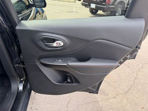 Used 2019 Jeep Cherokee Trailhawk w/ Cold Weather Group image 25