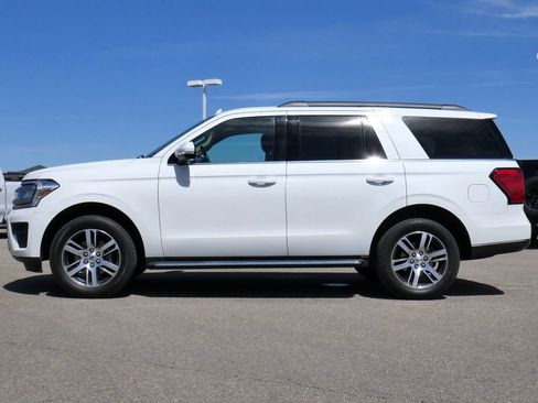 Used 2022 Ford Expedition XLT AWD/4WD image 3