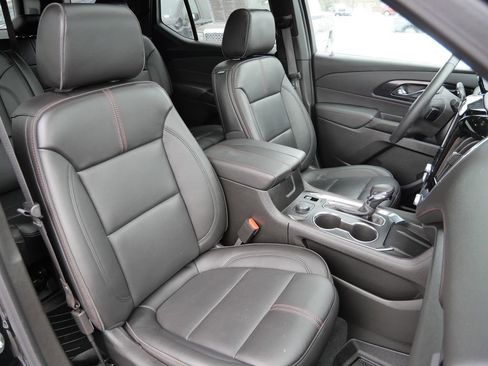 Used 2023 Chevrolet Traverse RS image 13