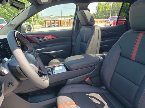 New 2026 Chevrolet Traverse RS w/ LPO, Floor Liner Package FWD image 28