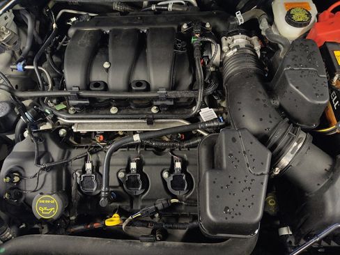 Used 2019 Ford Explorer XLT image 30