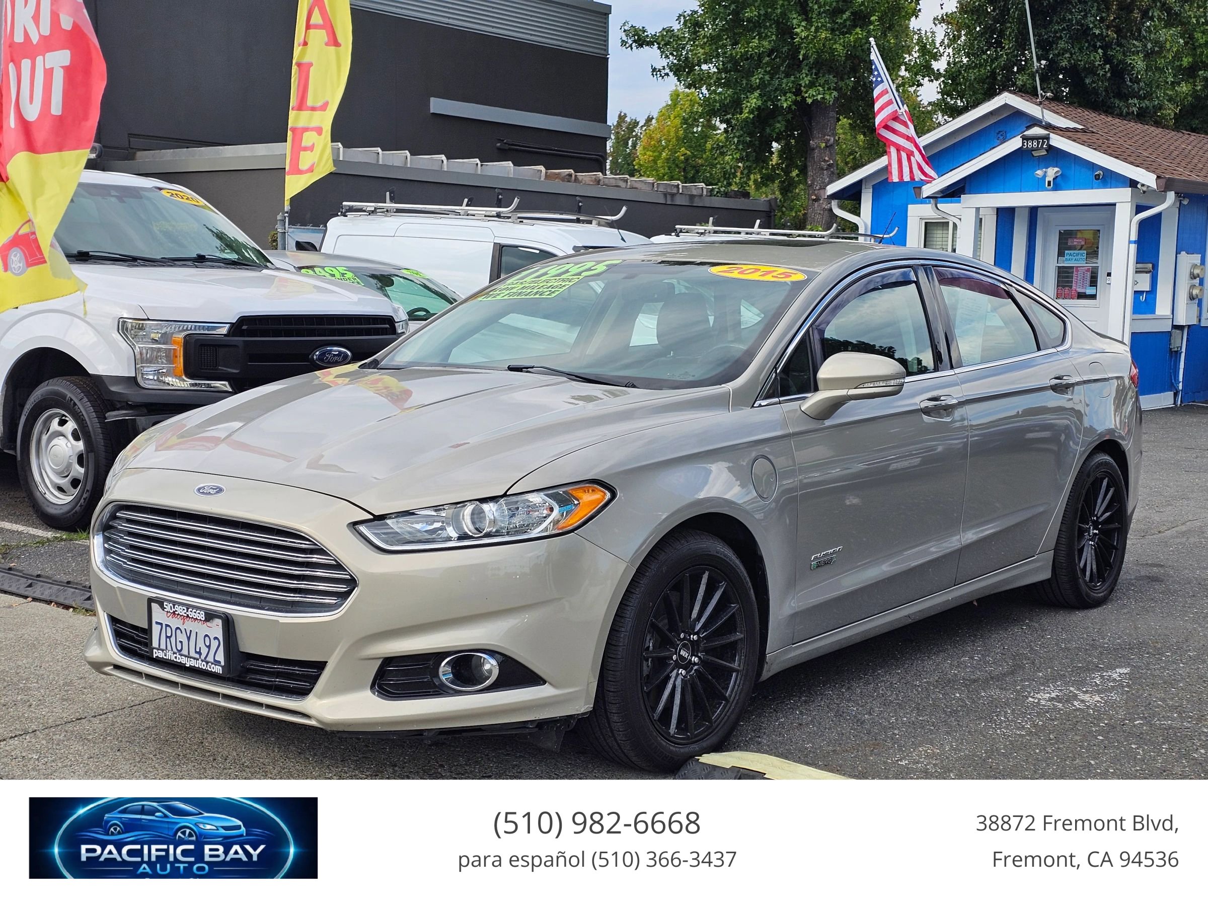 Used 2015 Ford Fusion Energi Titanium FWD image 3