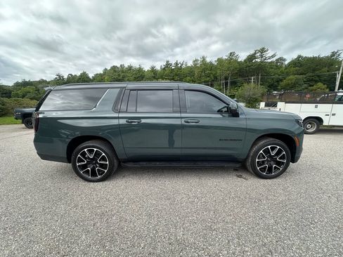 Used 2025 Chevrolet Suburban RST w/ RST Capability Package AWD/4WD image 6