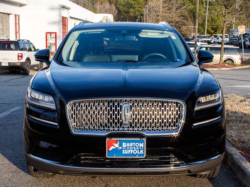 Used 2023 Lincoln Nautilus AWD w/ Premium Package image 2