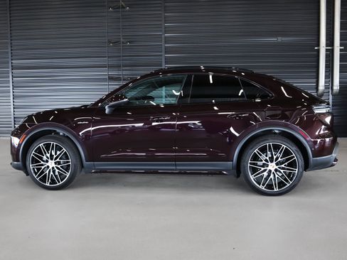 Used 2025 Porsche Macan Electric w/ Premium Package RWD image 2