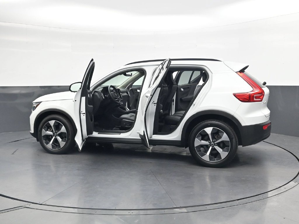 Used 2023 Volvo XC40 B4 Ultimate FWD image 44