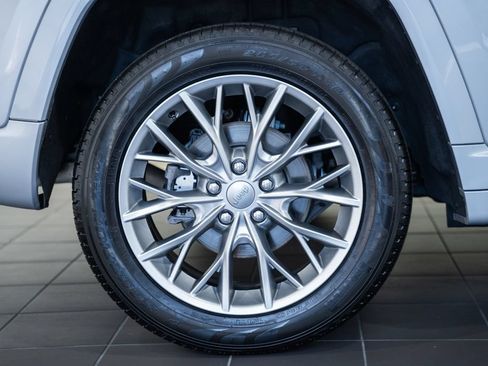Used 2024 Jeep Grand Cherokee Summit AWD/4WD image 19