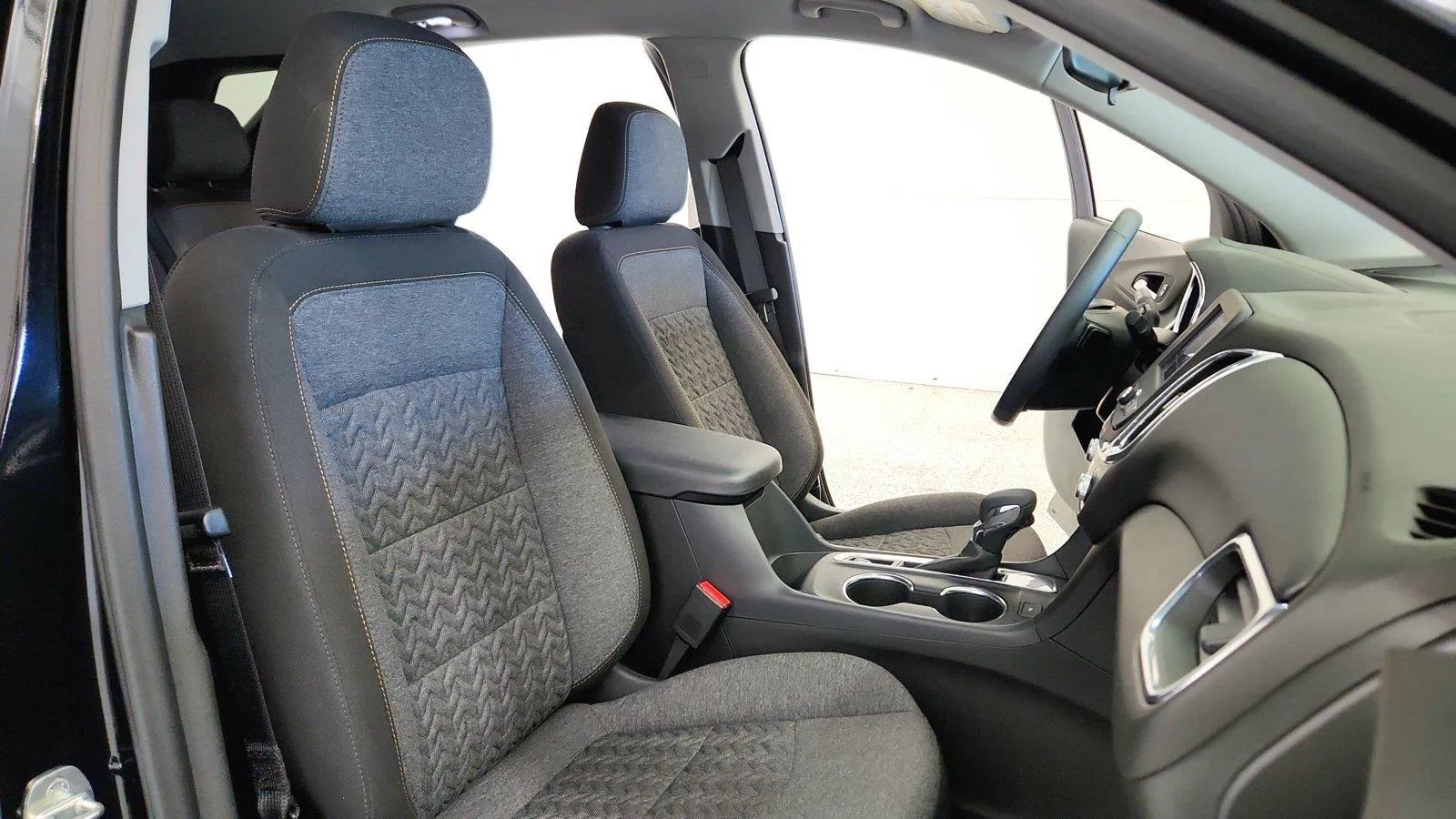 Used 2024 Chevrolet Equinox LT w/ LPO, Floor Liner Package FWD image 32