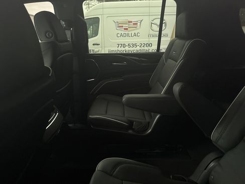 Used 2023 Cadillac Escalade ESV Premium Luxury image 5
