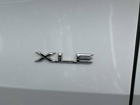 Used 2024 Toyota Grand Highlander XLE FWD image 9