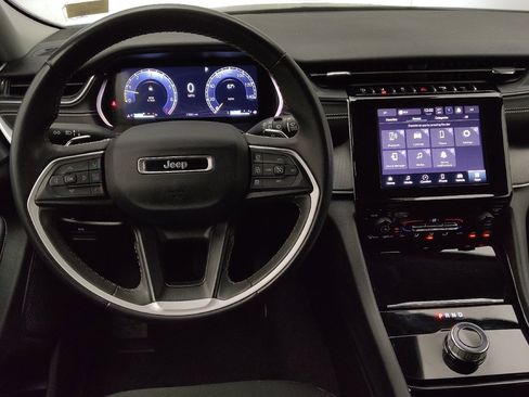 Used 2023 Jeep Grand Cherokee Laredo AWD/4WD image 22