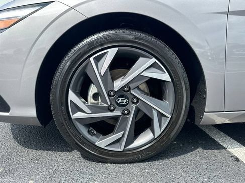Used 2024 Hyundai Elantra Limited FWD image 9