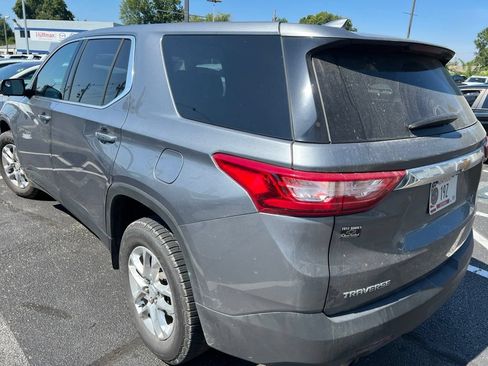 Used 2021 Chevrolet Traverse LS FWD image 9