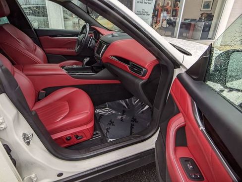 Used 2019 Maserati Levante S image 11