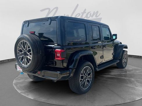 Used 2022 Jeep Wrangler Unlimited Sahara AWD/4WD image 8