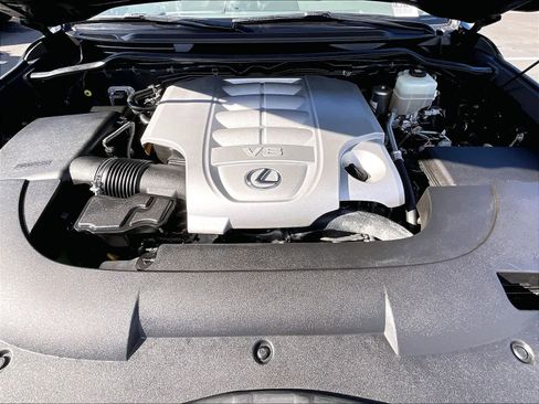 Used 2020 Lexus LX 570 4WD w/ Luxury Package image 12