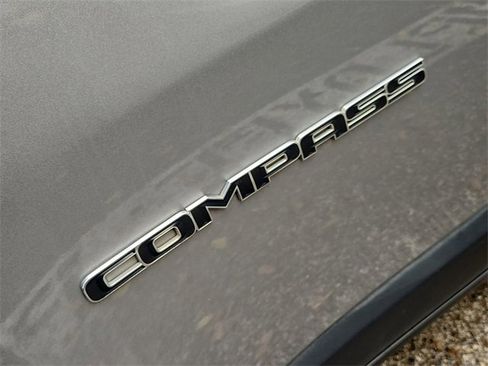 Used 2020 Jeep Compass Limited image 30