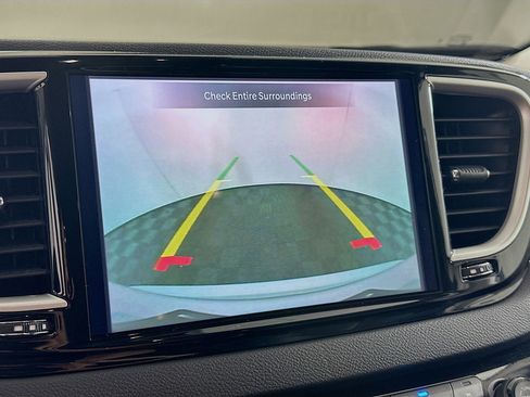 Used 2024 Chrysler Pacifica Touring-L image 22