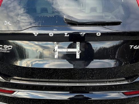 Used 2021 Volvo XC90 T6 Momentum w/ Protection Package Premier image 8