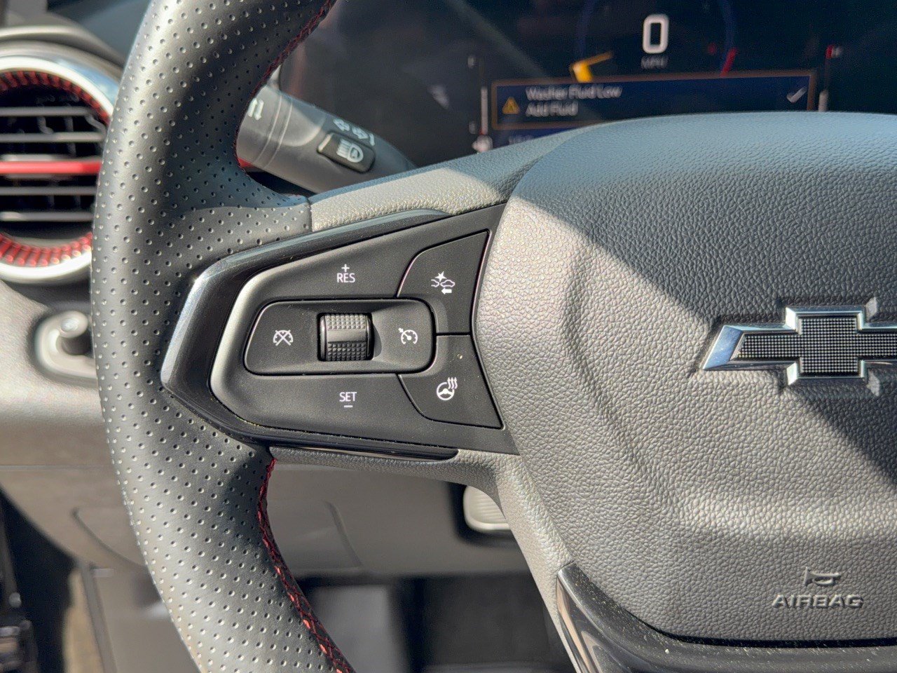 Used 2025 Chevrolet Trax RS w/ Driver Confidence Package FWD image 18