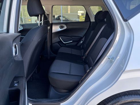 Used 2025 Kia Soul LX w/ LX Technology Package FWD image 23