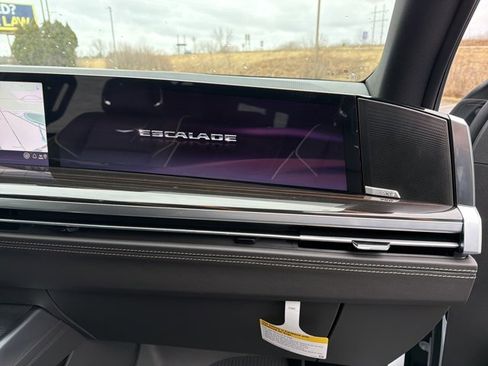 New 2026 Cadillac Escalade ESV Luxury image 40