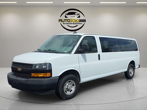 Used 2020 Chevrolet Express 3500 LS RWD image 3
