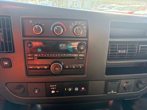 Used 2018 Chevrolet Express 2500 LS w/ Driver Convenience Package image 20